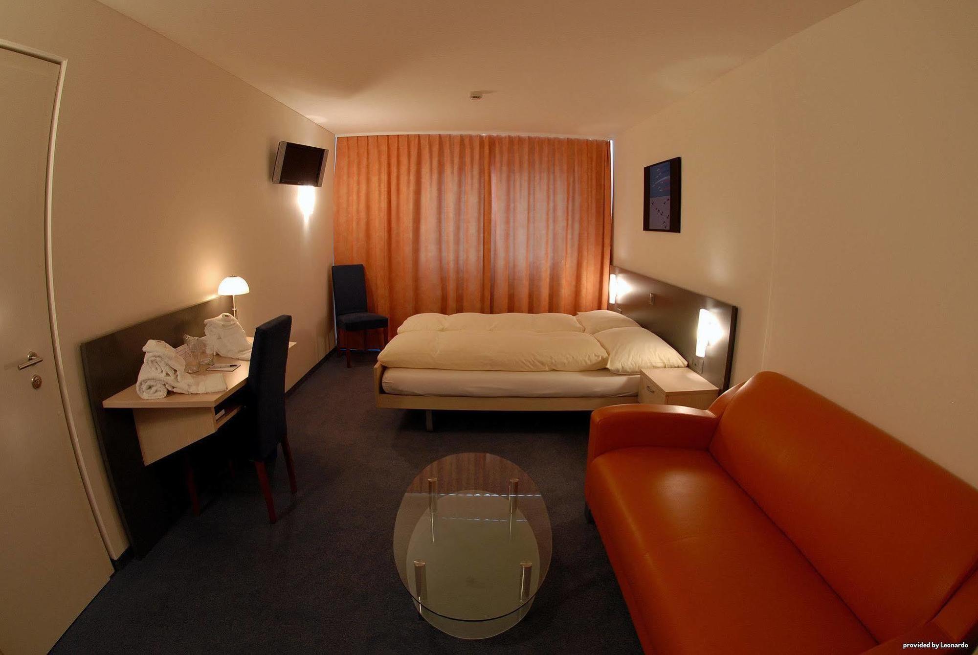 Airporthotel غرنشن المظهر الخارجي الصورة